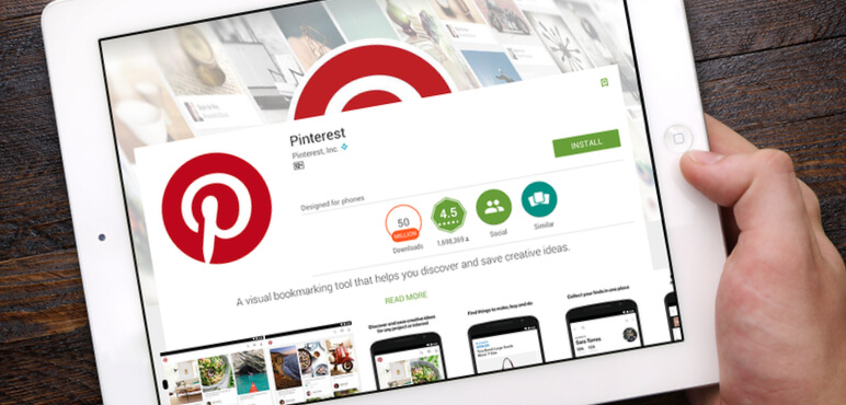 GooglePlay Store'dan yüklenmiş Pinterest uygulamasını gösteren bir iPad tutan bir adam. Pinterest, Ben Silbermann, Paul Sciarra ve Evan Sharp tarafından kuruldu.